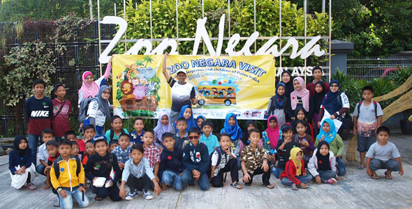 Children of Pulau Indah visit Zoo Negara