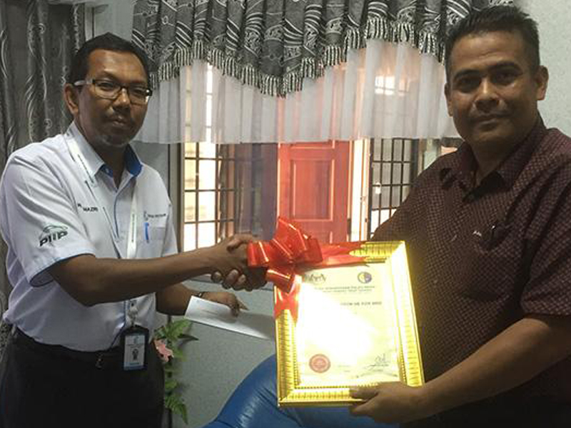 Zakat Contribution to Underprivileged People in Pulau Indah