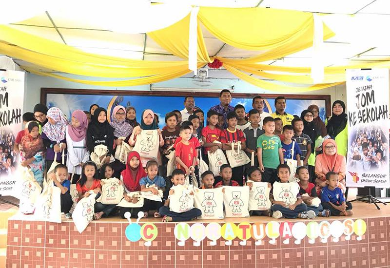 School Uniform for The Underprivileged Pupils in Pulau Indah