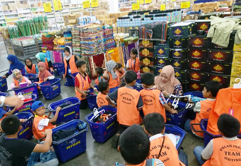 Hari Raya Preparations Program For Underprivileged Children In Pulau Indah