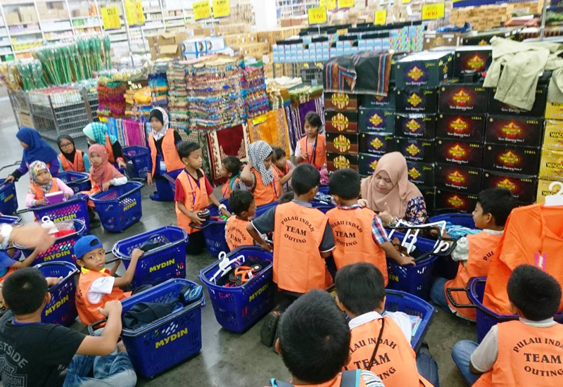 Hari Raya Preparations Program for Underprivileged Children in Pulau Indah