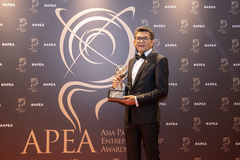 Mohamad Razif Won Outstanding Category Award At APEA 2019