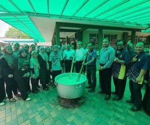 800-BEKAS-BUBUR-LAMBUK-DIKONGSI-BERSAMA-WARGA-CSSB-DAN-SMK-PULAU-INDAH-1-300x300