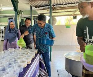 Kekalkan-Semangat-Kebersamaan-dengan-Masjid-Ar-Raudhah-Sg.-Kembong-untuk-Program-Bubur-Lambuk-6-300x300