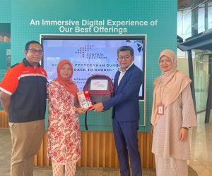 Majlis-Ringkas-Simbolik-Penyerahan-Bag-Sekolah-1-300x300