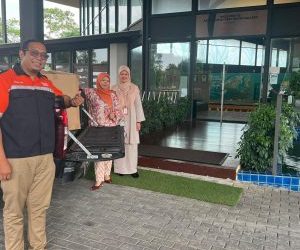 Majlis-Ringkas-Simbolik-Penyerahan-Bag-Sekolah-3-300x300