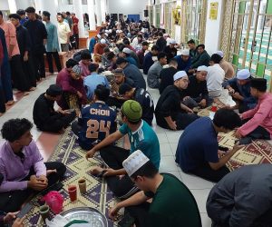 Meraikan-Pelajar-Asnaf-UIS-Dalam-Majlis-Iftar-di-Masjid-Al-Azhar-2