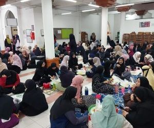 Meraikan-Pelajar-Asnaf-UIS-Dalam-Majlis-Iftar-di-Masjid-Al-Azhar-4-300x300